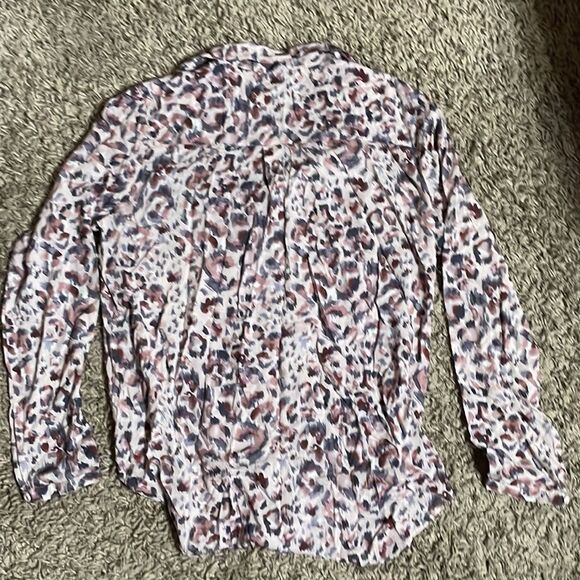 Bella Dahl Relaxed Buttondown - Picture 3 of 6